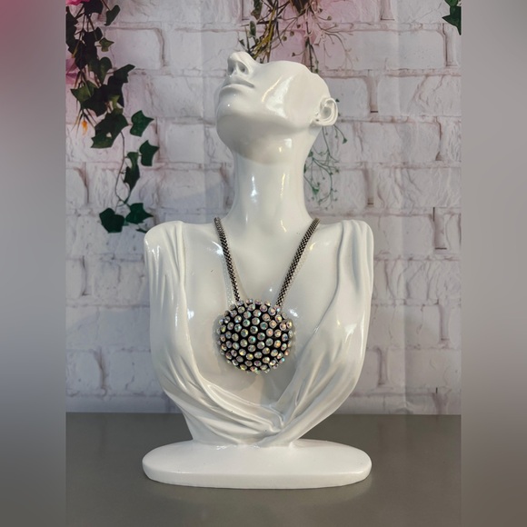 High end European made Elegant Silver and White Pendant Necklace🩶🩶